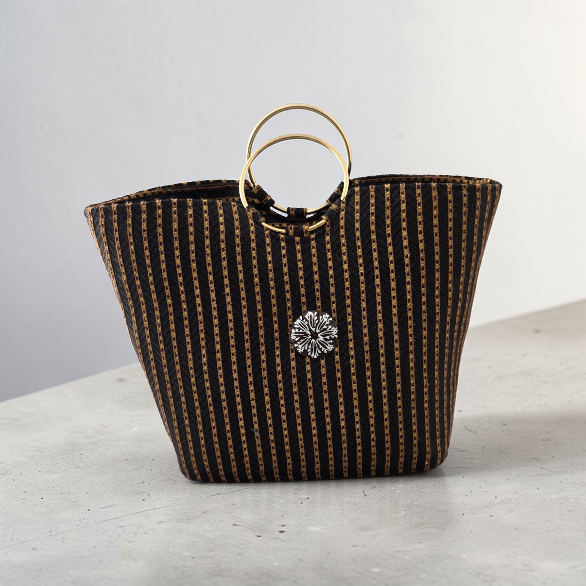 Panier avec poignée doré